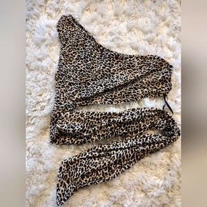 New never used SheIn one arm cheetah body wrap dress shirt